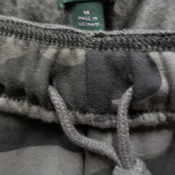 Wild Fable - Women's High-Rise Fleece Sweatpants - Size Medium Color Green Camo - Picture 8 of 8